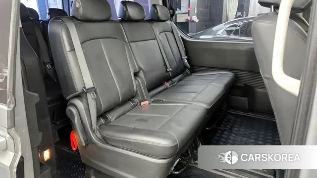 Hyundai Staria 2023 Серебряный из Кореи, фото 3