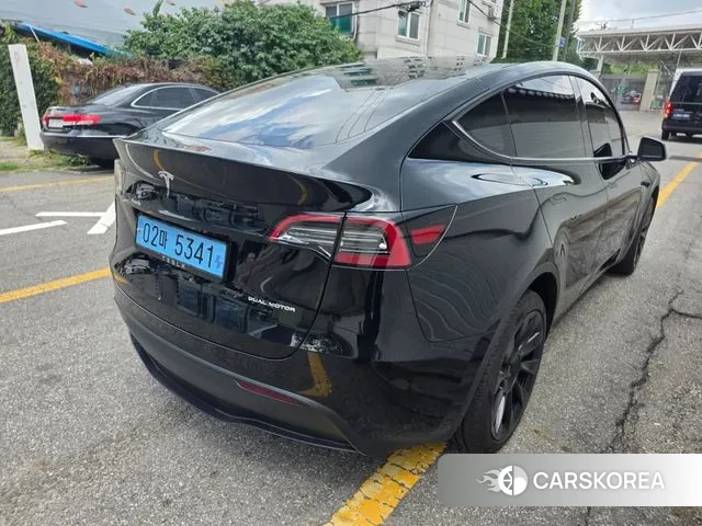 Tesla Model Y 2024 Черный из Кореи, фото 3