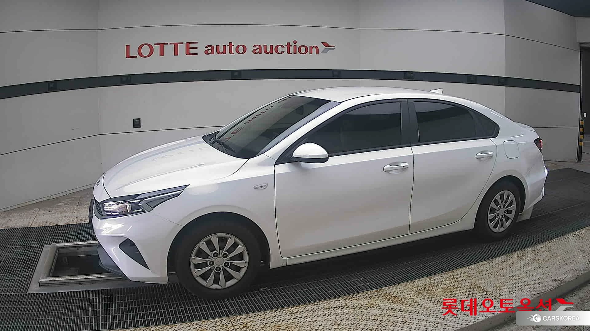 Kia K3 2022 Snow White Pearl из Кореи, фото 3