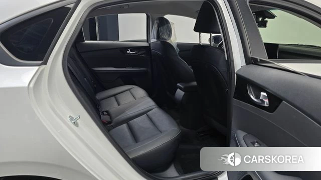 Kia The New K3 2nd generation 2023 Белый из Кореи, фото 3