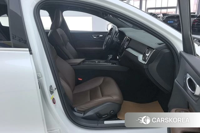 Volvo S60 2021 Белый из Китая, фото 3