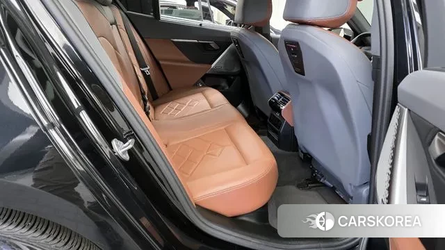 BMW 5 Series (G60) 2023 Черный из Кореи, фото 3