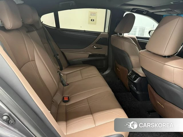 Lexus ES300h 7th generation 2025 Серый из Кореи, фото 3