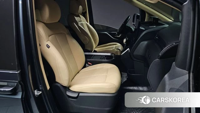 Hyundai Staria 2023 Серый из Кореи, фото 3