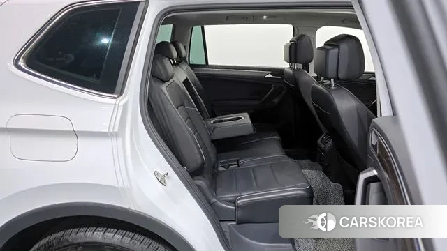 Volkswagen Tiguan Allspace 2022 Белый из Кореи, фото 3