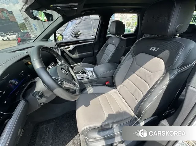 Volkswagen Touareg 3rd generation 2020 Белый из Кореи, фото 3