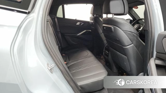 BMW X6 (G06) 2026 Светло-серебряный цвет из Кореи, фото 3