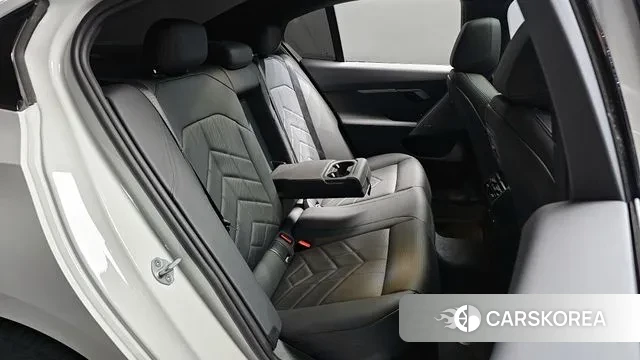 BMW 5 Series (G60) 2025 Белый из Кореи, фото 3