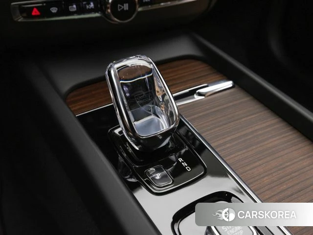 Volvo XC60 second Generation 2022 Белый из Кореи, фото 3