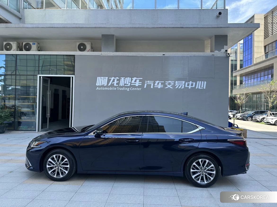 Lexus ES 2022 Синий из Китая, фото 3