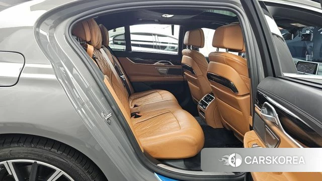 BMW 7 Series (G11) 2021 Серебристо-серый из Кореи, фото 3