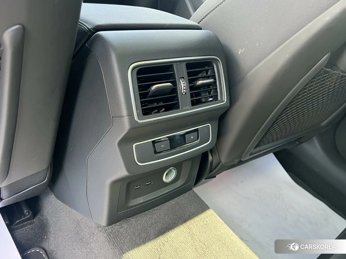 Audi Q5L 2021 Черный из Китая, фото 3