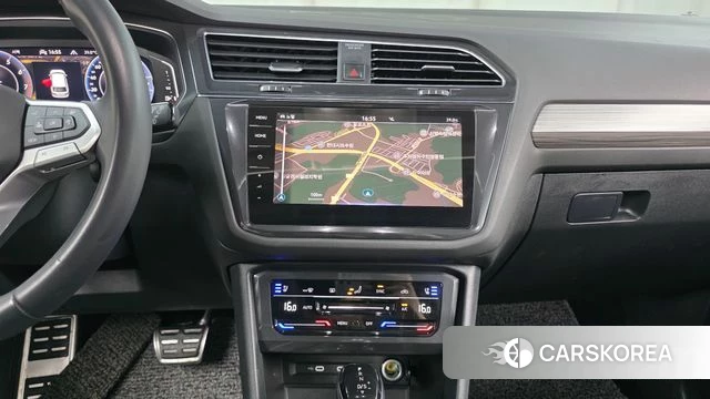 Volkswagen Tiguan Allspace 2023 Белый из Кореи, фото 3