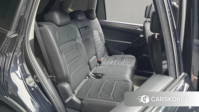 Volkswagen Tiguan Allspace 2022 Черный из Кореи, фото 3