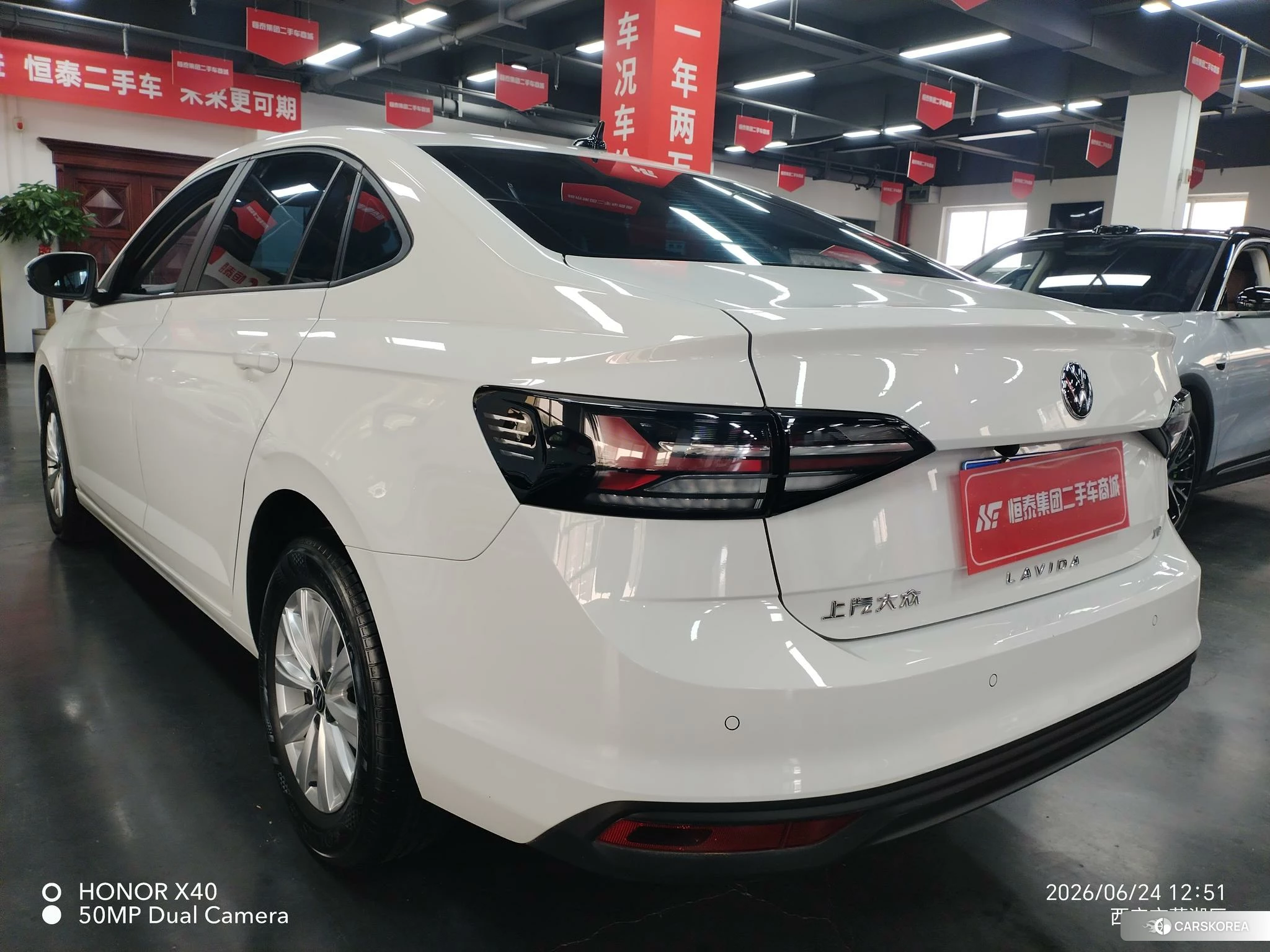 Volkswagen Lavida 2024 Белый из Китая, фото 3