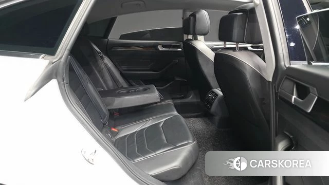 Volkswagen Arteon 2023 Белый из Кореи, фото 3