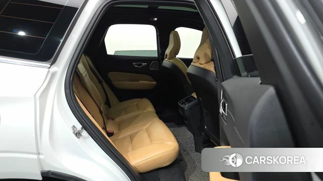 Volvo XC60 second Generation 2020 Белый из Кореи, фото 3