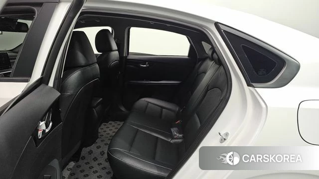 Kia The New K3 2nd generation 2024 Белый из Кореи, фото 3