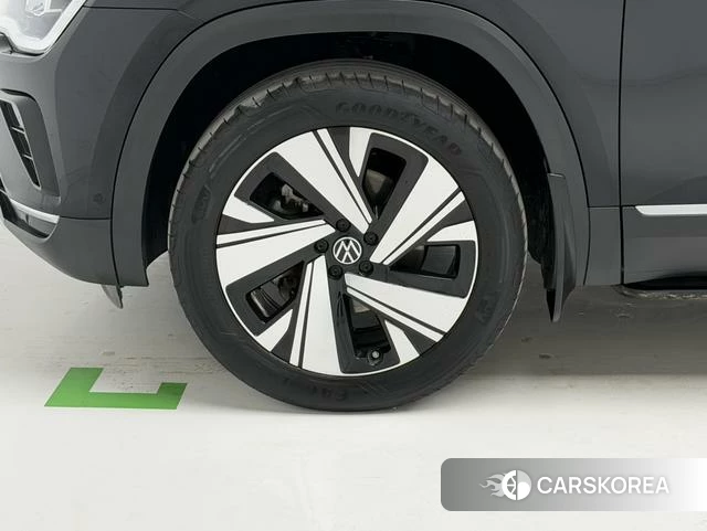 Volkswagen Tourang 2024 Черный из Китая, фото 3
