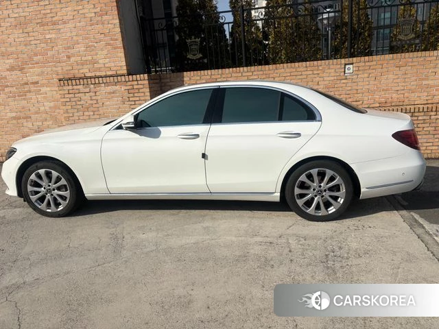 Mercedes-Benz E-Class W213 2018 Белый из Кореи, фото 3