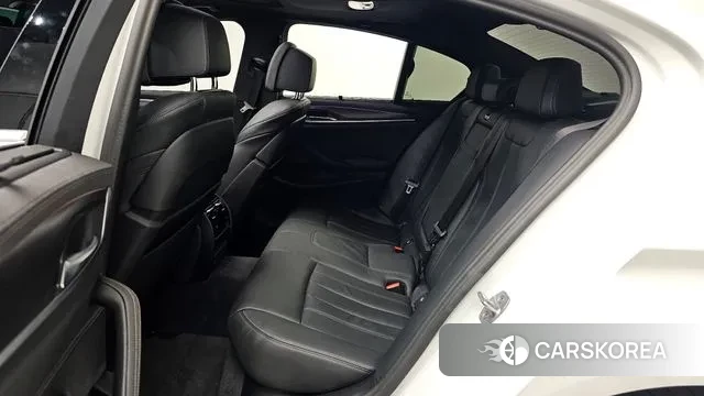 BMW 5 Series (G30) 2023 Белый из Кореи, фото 3