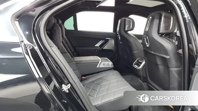 BMW 7 Series (G70) 2023 Черный из Кореи, фото 3