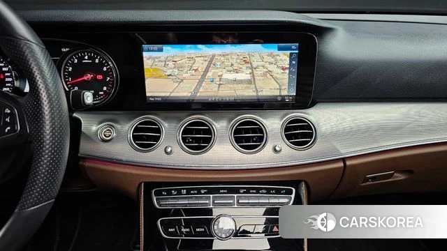 Mercedes-Benz E-Class W213 2018 Белый из Кореи, фото 3