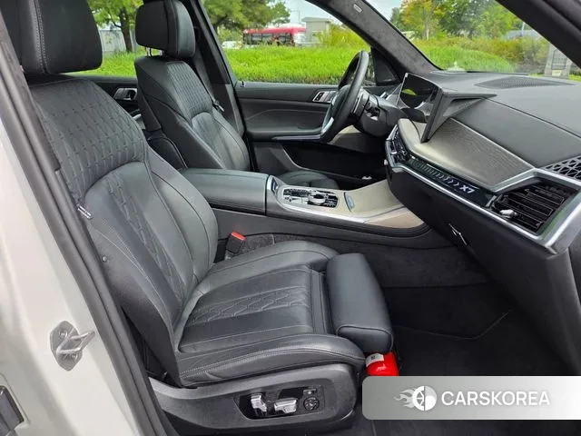 BMW X7 (G07) 2025 Белый из Кореи, фото 3