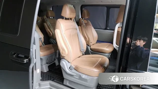 Hyundai Staria 2023 Черный из Кореи, фото 3