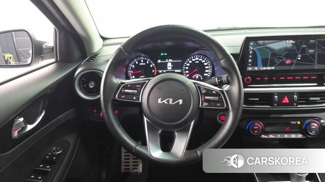 Kia The New K3 2nd generation 2023 Белый из Кореи, фото 3