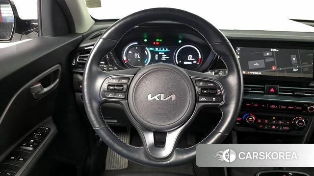 Kia Niro Plus 2023 Белый из Кореи, фото 3