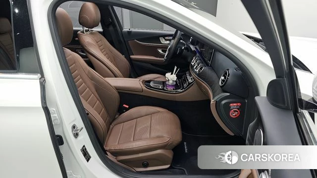 Mercedes-Benz E-Class W213 2023 Белый из Кореи, фото 3