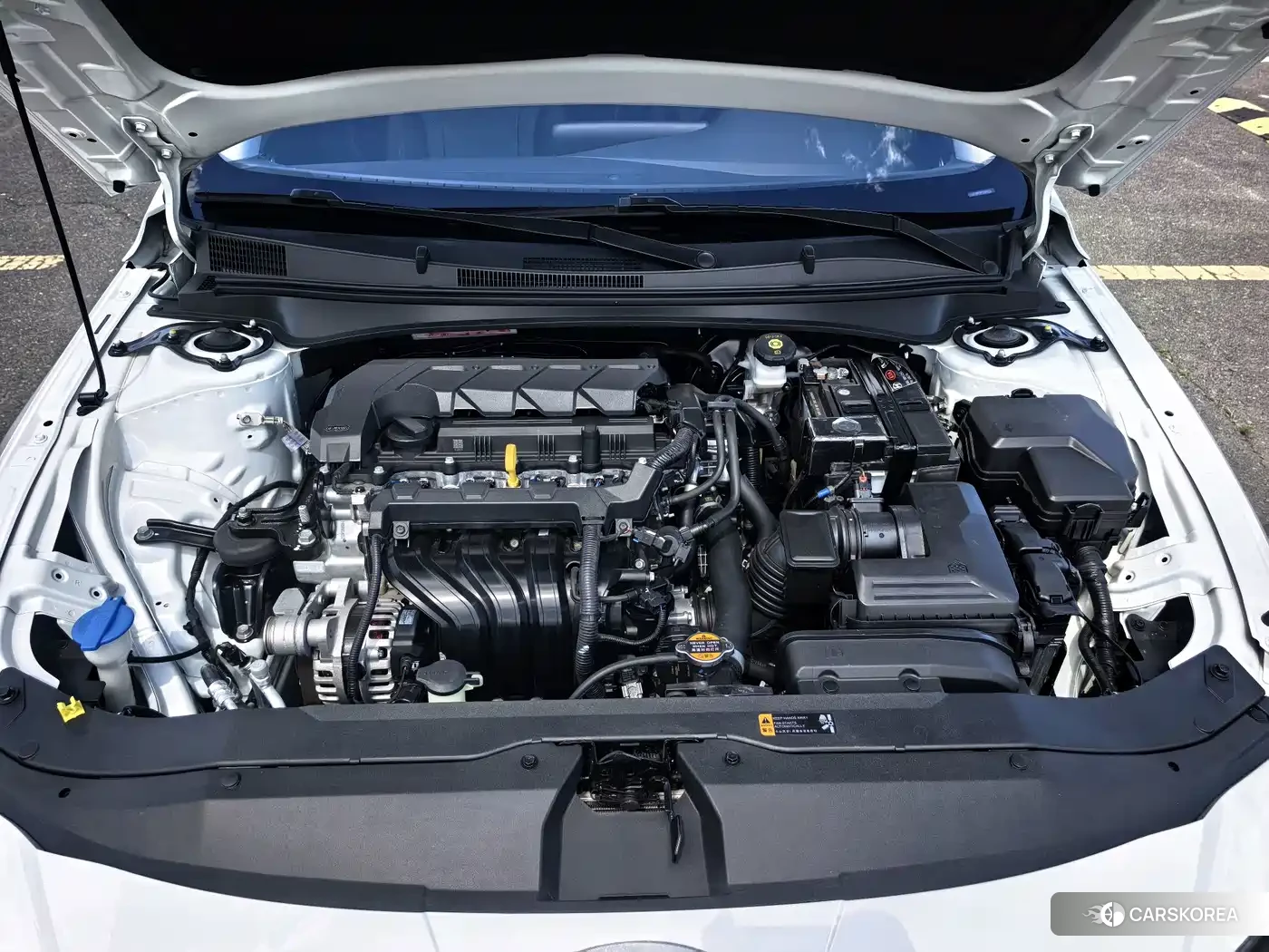 Hyundai Elantra 2023 Белый из Китая, фото 3