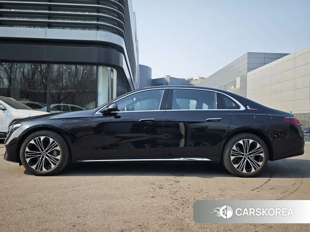 Mercedes-Benz E-class PHEV 2024 Черный из Китая, фото 3