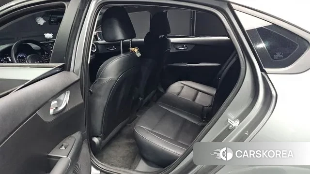 Kia The New K3 2nd generation 2023 Серебристо-серый из Кореи, фото 3