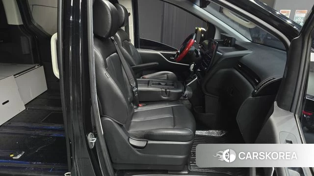 Hyundai Staria 2021 Черный из Кореи, фото 3
