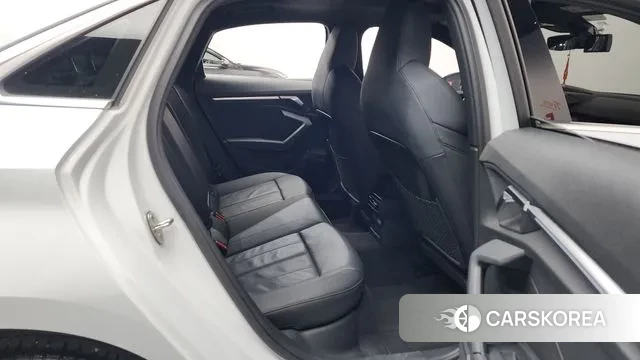 Audi A3 (8Y) 2023 Белый из Кореи, фото 3