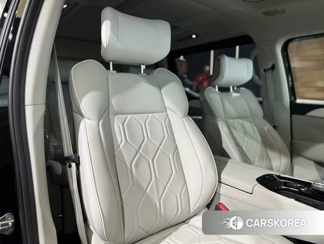 Volvo EM90 2026 Черный из Китая, фото 3