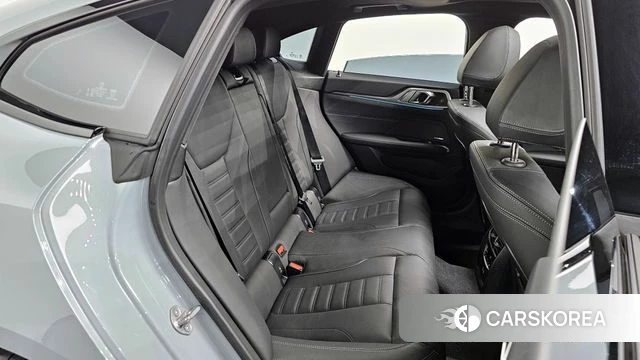 BMW 4 Series (G22) 2024 Серебристо-серый из Кореи, фото 3