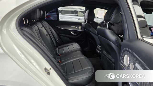 Mercedes-Benz E-Class W213 2023 Белый из Кореи, фото 3