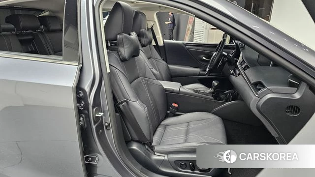 Lexus ES300h 7th generation 2021 Серый из Кореи, фото 3