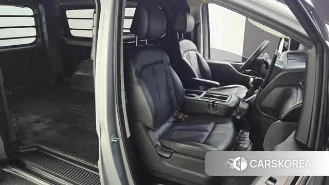 Hyundai Staria 2021 Серебряный из Кореи, фото 3