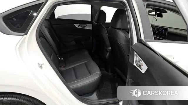 Kia The New K3 2nd generation 2021 Белый из Кореи, фото 3