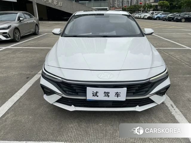 Hyundai Elantra 2024 Белый из Китая, фото 3