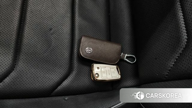 Volkswagen Tiguan Allspace 2023 Серебряный из Кореи, фото 3