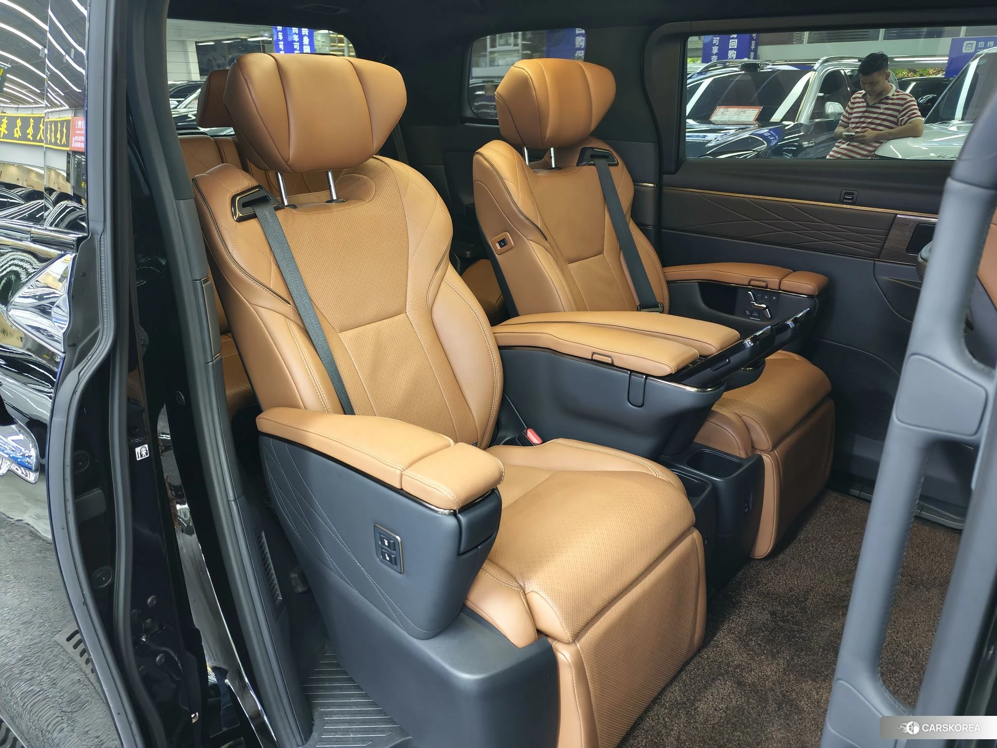 Toyota Elfa 2023 Черный из Китая, фото 3