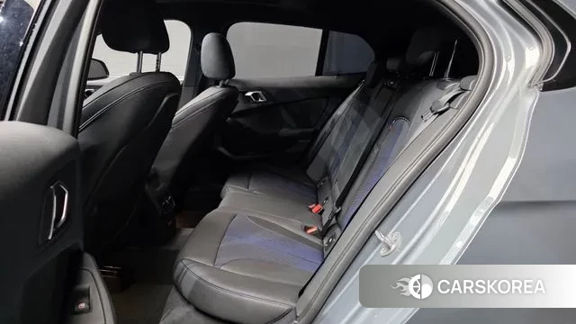 BMW 1 Series (F40) 2024 Серебристо-серый из Кореи, фото 3