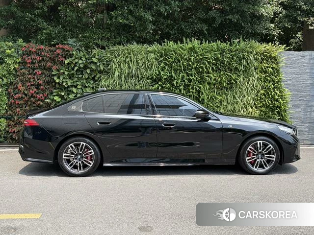 BMW 5 series 2024 Черный из Китая, фото 3