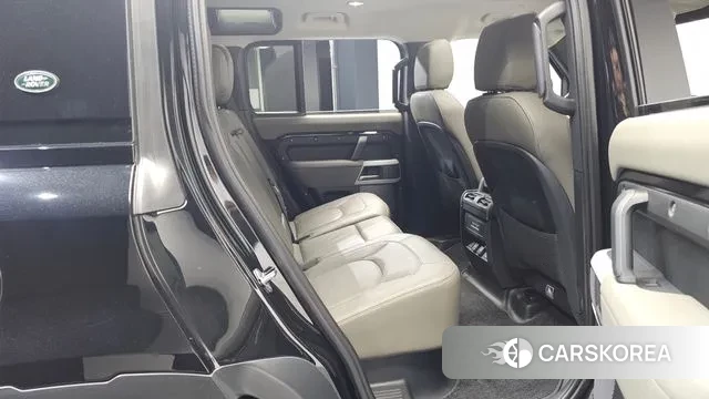 Land Rover Defender (L663) 2023 Черный из Кореи, фото 3