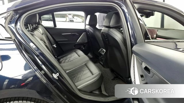 BMW 5 Series (G60) 2025 Черный из Кореи, фото 3